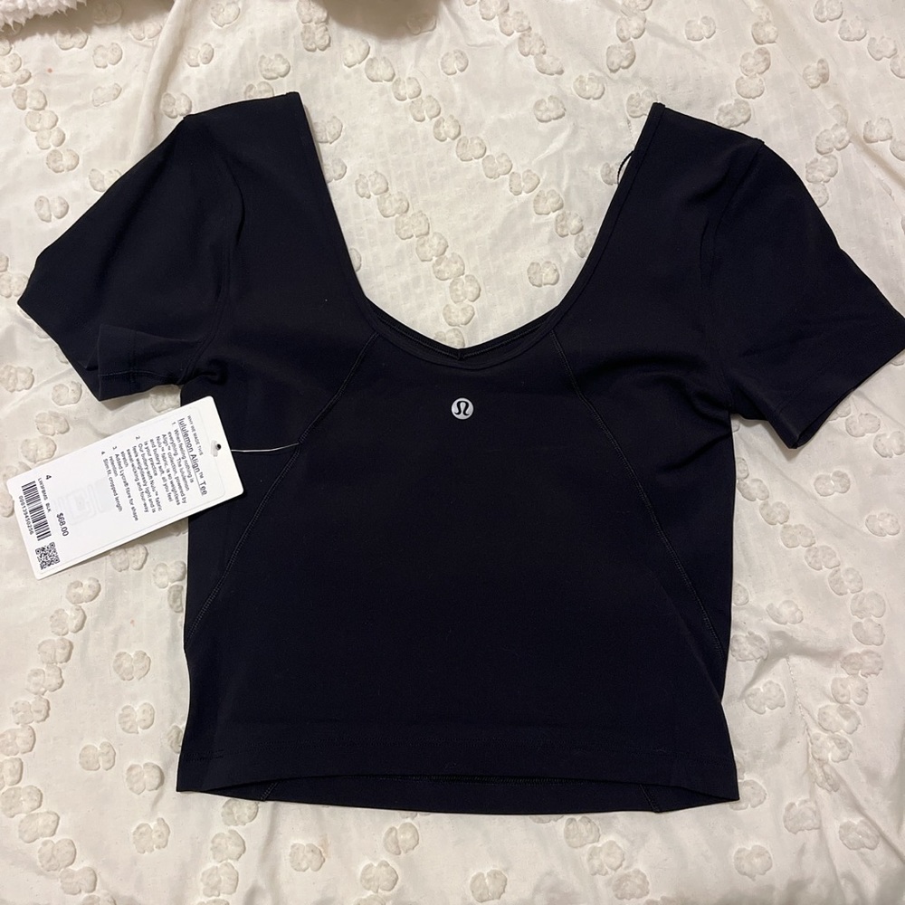 cute lululemon shirt didnt fit me but was too late to return never worn